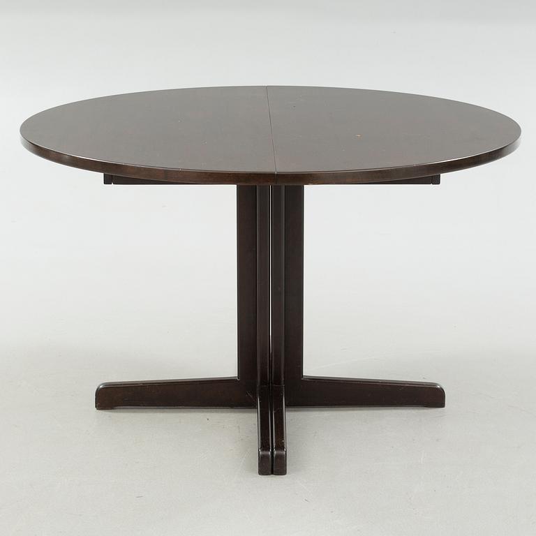 A diningroom furniture set of 7 pieces by Thonet from the second half of the 20th century.