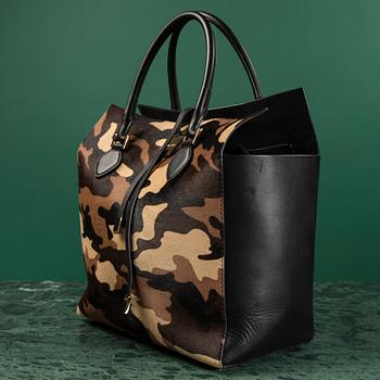 A hand bag by Michel Kors.