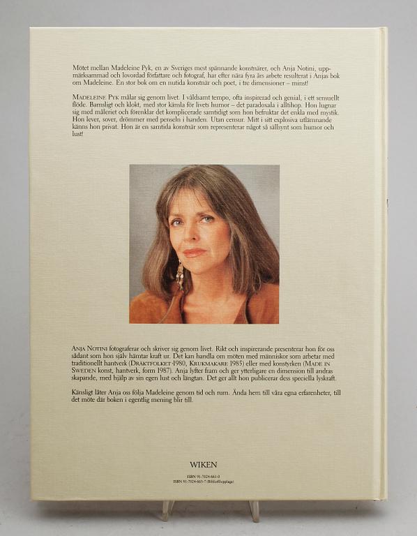 BOK, "En Bok om Madeleine Pyk", av Anja Notini, med färglitografi, signerad, numrerad 131/197.