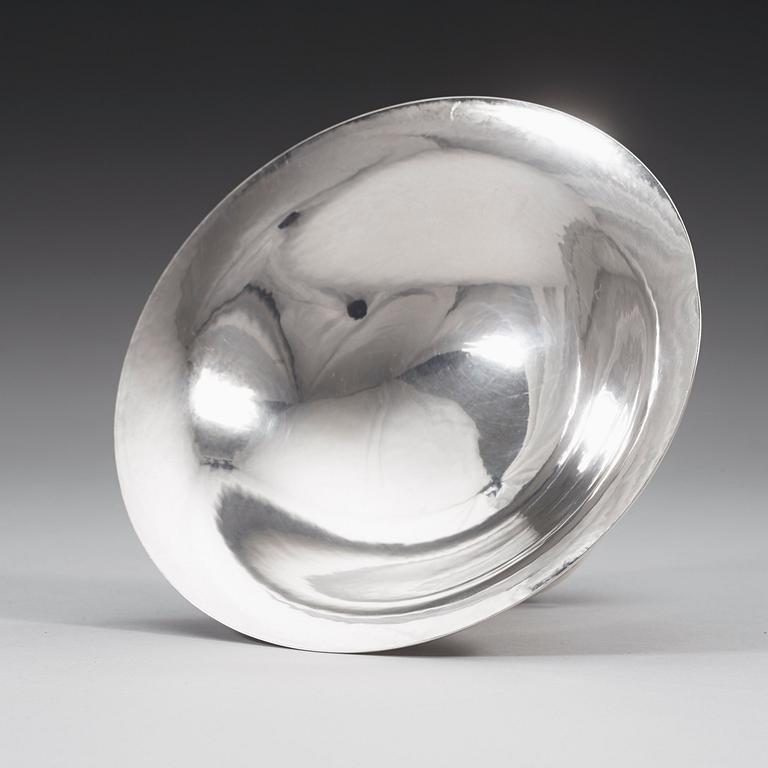 A Gundorph Albertus sterling bowl, Georg Jensen, Copenhagen 1933-44, design nr 468 C.