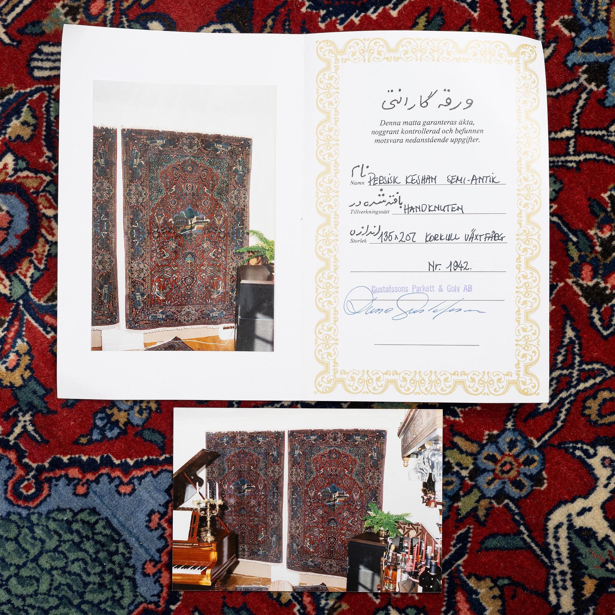 Mattor, ett par, figurala Keshan, centrala Persien, ca 204 x 136 resp 200 x 134 cm.