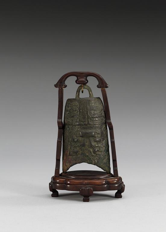 TEMPELKLOCKA, brons. Ming dynastin (1368-1644).