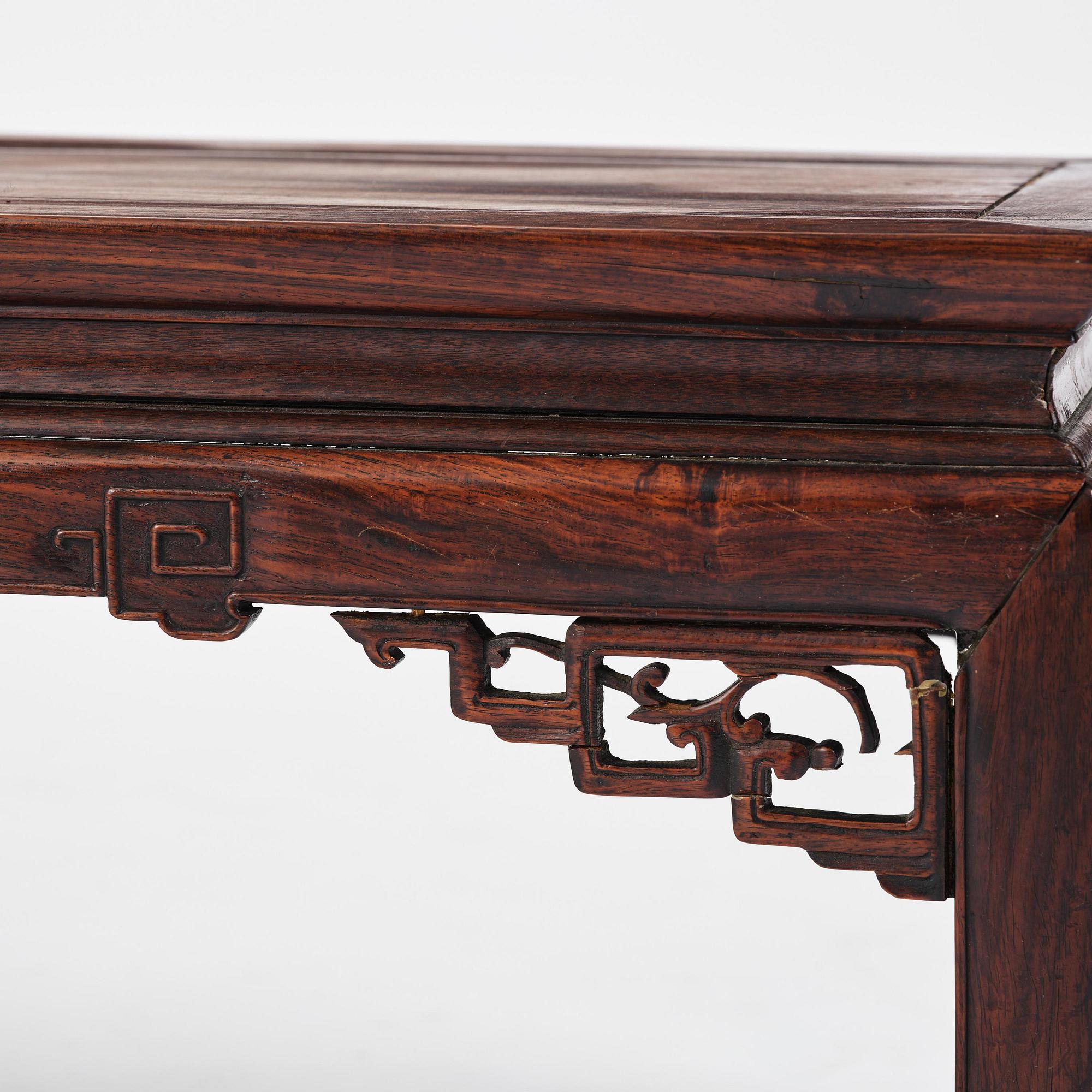 Bord, hardwood. Qingdynastin, 1800-tal.