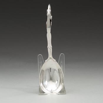 Georg Jensen, såsskål med sked, Köpenhamn 1915-21, 830/1000 silver. Design nr 233 och 141,