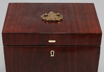 SCHATULL med FLASKOR, 4 st, 1800-tal.