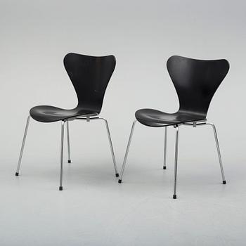 ARNE JACOBSSON, stolar, 7 st, "Sjuan", Fritz Hansen, 1900-talets slut.