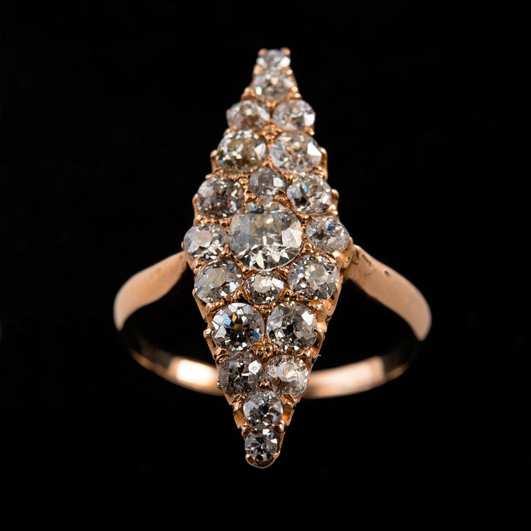 RING, antik- och 8/8 slipade diamanter ca 1.50 ct. 18K guld. Vikt 3,8 g.