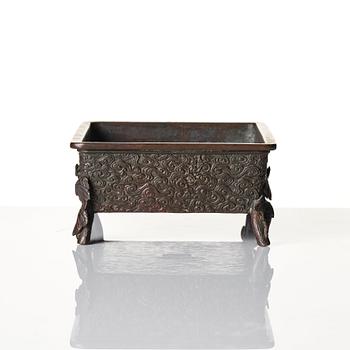 A Japanese bronze censer, Meiji (1868-1912).