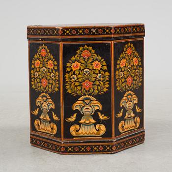 A box with cover, 20th century.