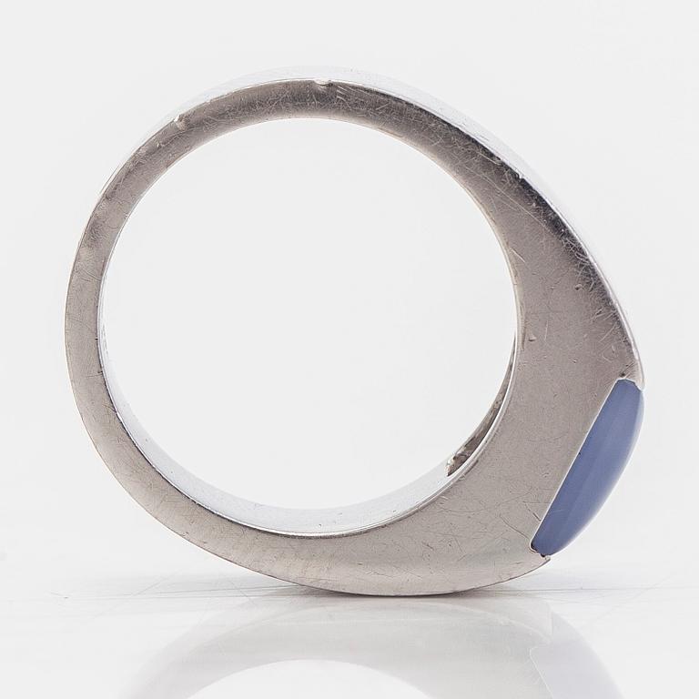 Cartier, "Tank" ring in 18K white gold and moonstone.