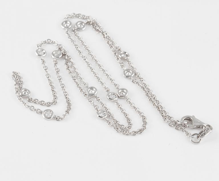 COLLIER, 18K vitguld med 12 briljantslipade diamanter ca 0.30 ct. Vikt 3,8 gram.