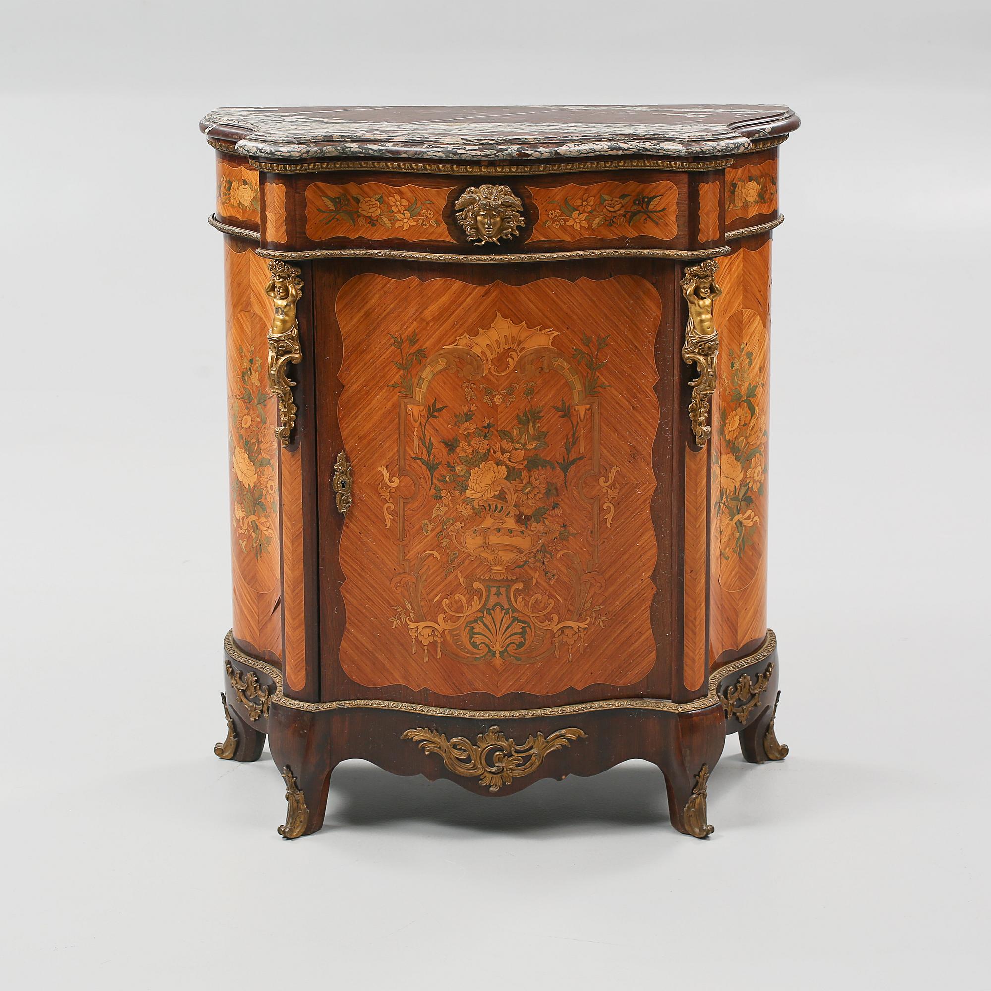 SKÅP, Paris, Frankrike, Louis XVI-stil, 1900-talets första hälft.