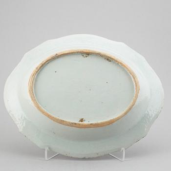 An oval famille rose dish, Qing dynasty, Qianlong (1736-95).