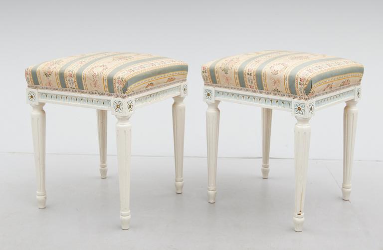 TABURETTER, 1 par, gustaviansk stil, 1900-talets första hälft.