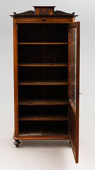 BOKSKÅP, 1800-talets andra hälft.