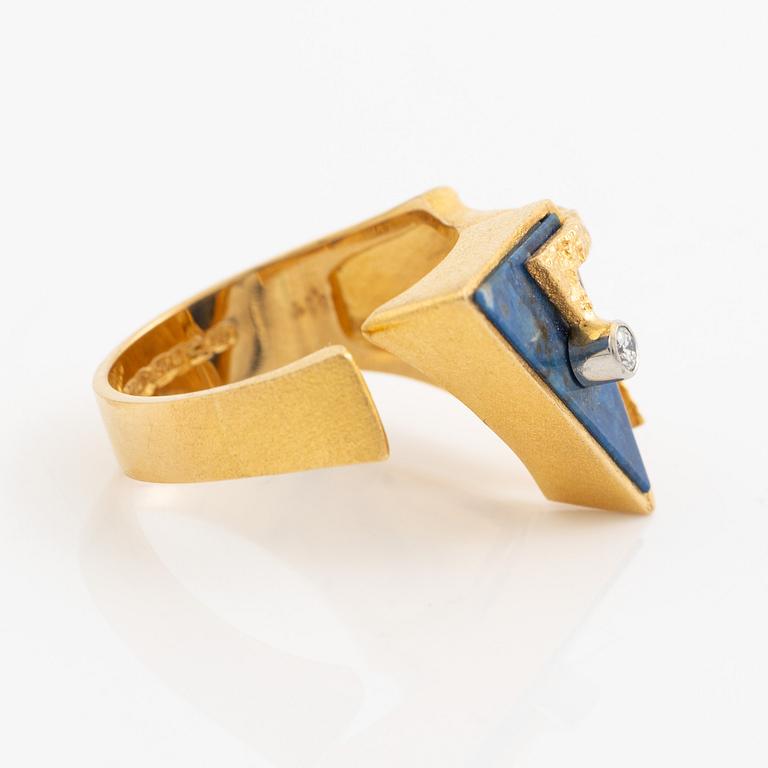 Björn Weckström, Ring, 18K gold set with a round brilliant-cut diamond and lapis lazuli, Finland 1976. By Lapponia.