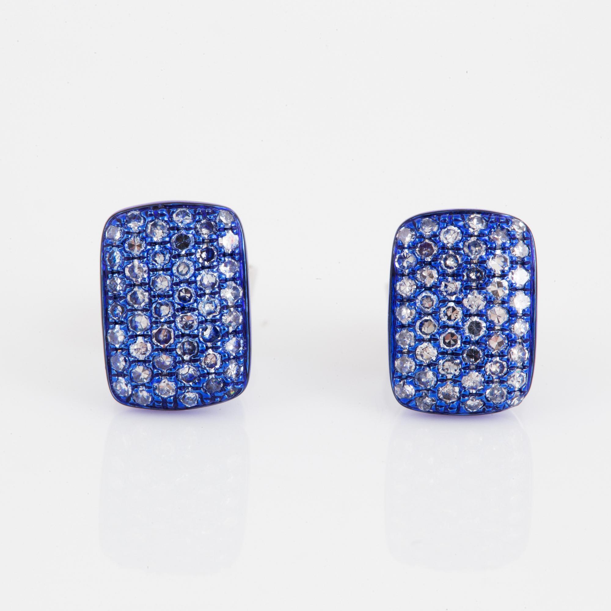 ÖRHÄNGEN, blå emalj med briljantslipade diamanter.