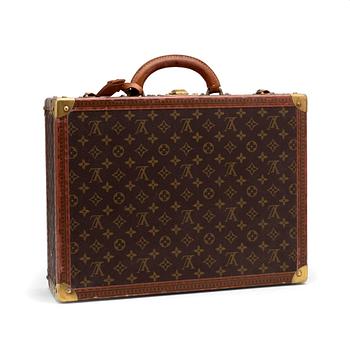 485. LOUIS VUITTON, a monogram canvas suitcase.
