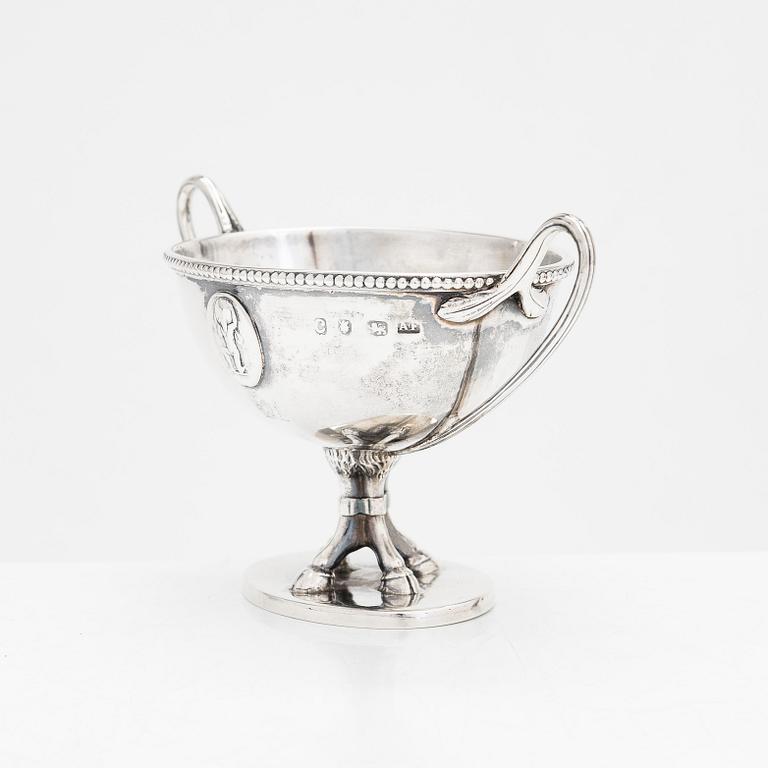 A Georg III sterling silver salt cellar, maker's mark of Andrew Fogelberg, London 1778.