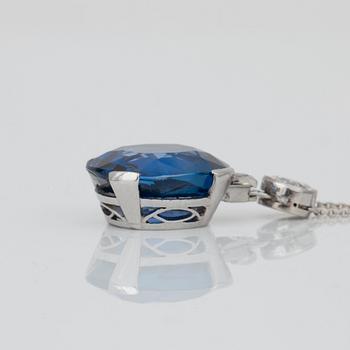 An 8.69 ct Ceylon sapphire and diamond necklace. Total carat weight of diamonds 0.37 ct.