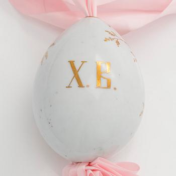 A Russian porcelain Easter egg from around the turn of the 20th Century.
