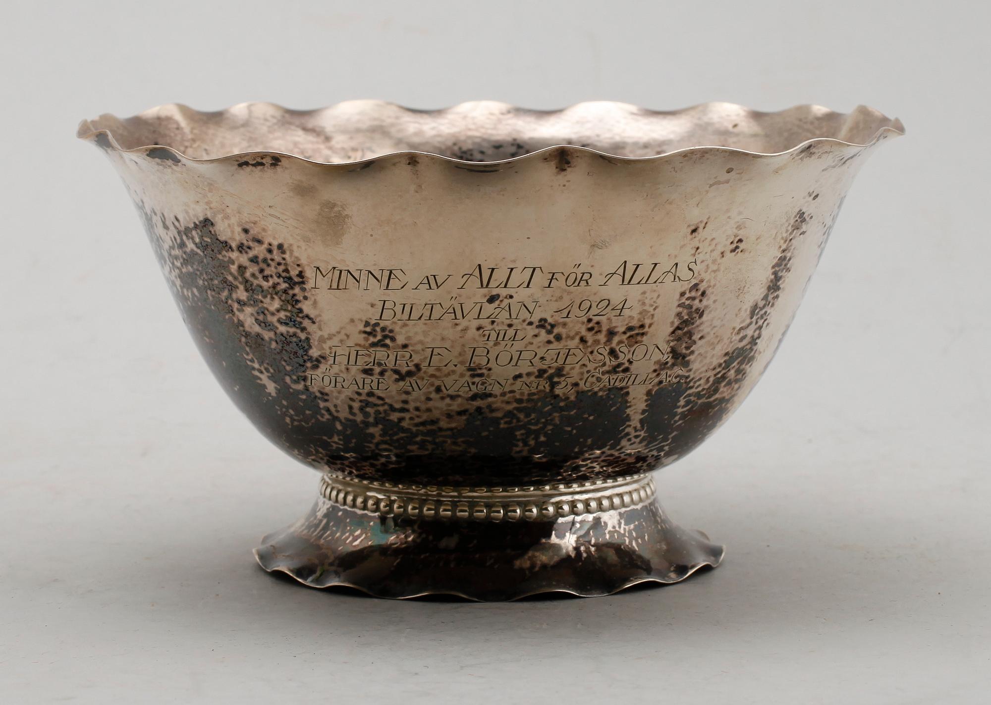 SKÅL, silver, CG Hallberg, Stockholm  1924. Total vikt ca 296 g.