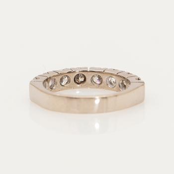 Alliance ring, 18K white gold with brilliant-cut diamonds.