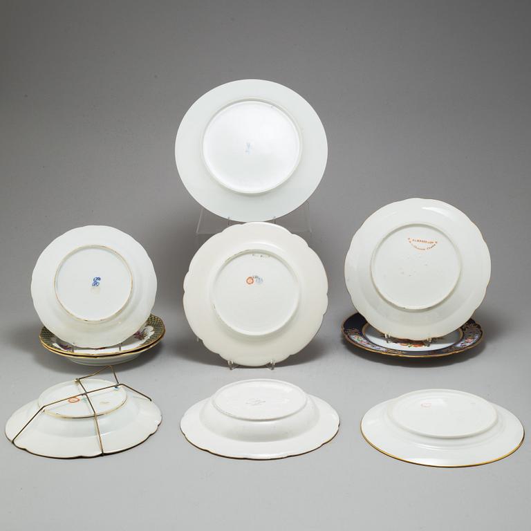 A set of 10 French dinner plates, 19th Century.