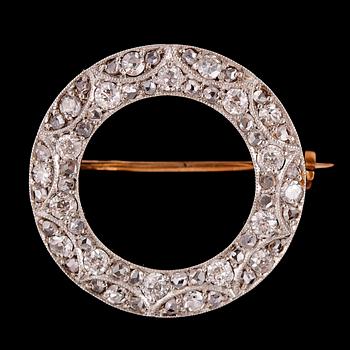 BROSCH, 14 k guld, möjligen Ryssland, med briljanter totalt ca 1.0 ct.