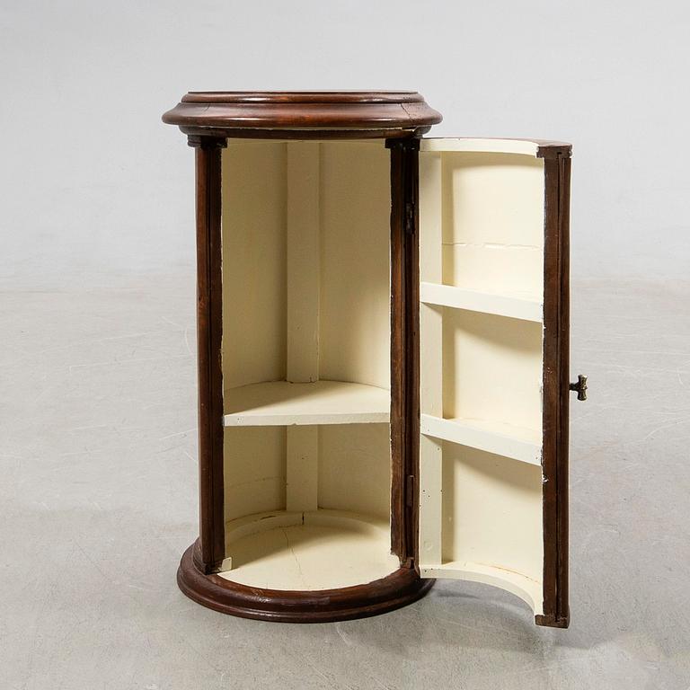 Cabinet, early 20th century.