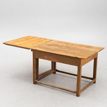 Drop-leaf table, pine, 19th century.
