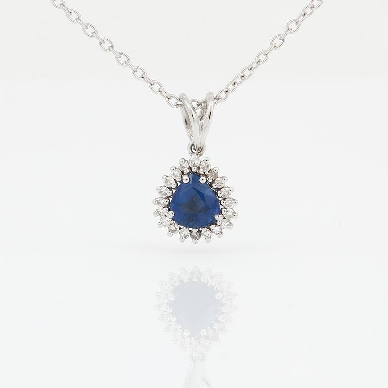 HÄNGE, 18K vitguld med droppformad safir 1,09 ct och åttkantslipade diamanter tot ca 0,17 ct. Vikt 4,09 g.