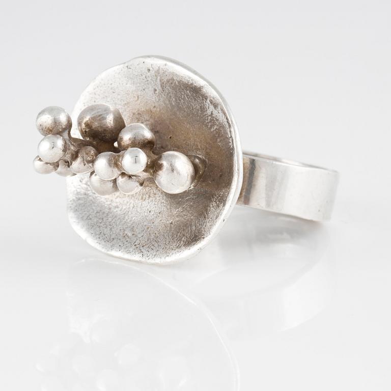 RING, sterlingsilver, Scandesign, Malmö, 1970. Vikt 18,4 gram.