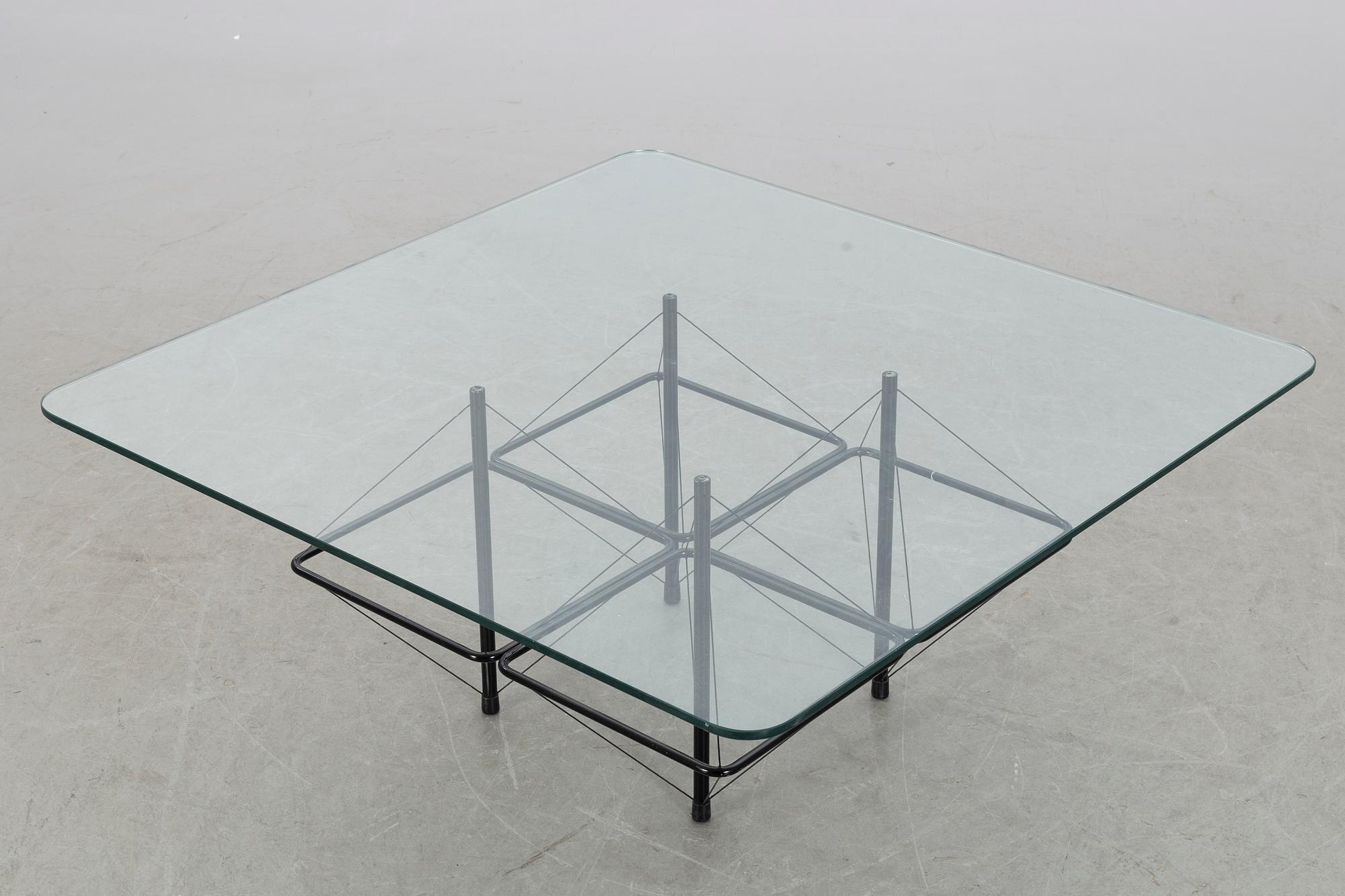 COFFE TABLE, second half of the 20th century.