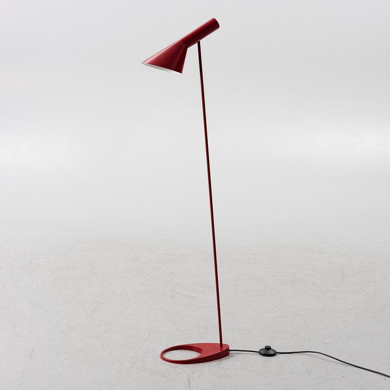 Arne Jacobsen, golvlampa, "AJ", Louis Poulsen, Danmark.