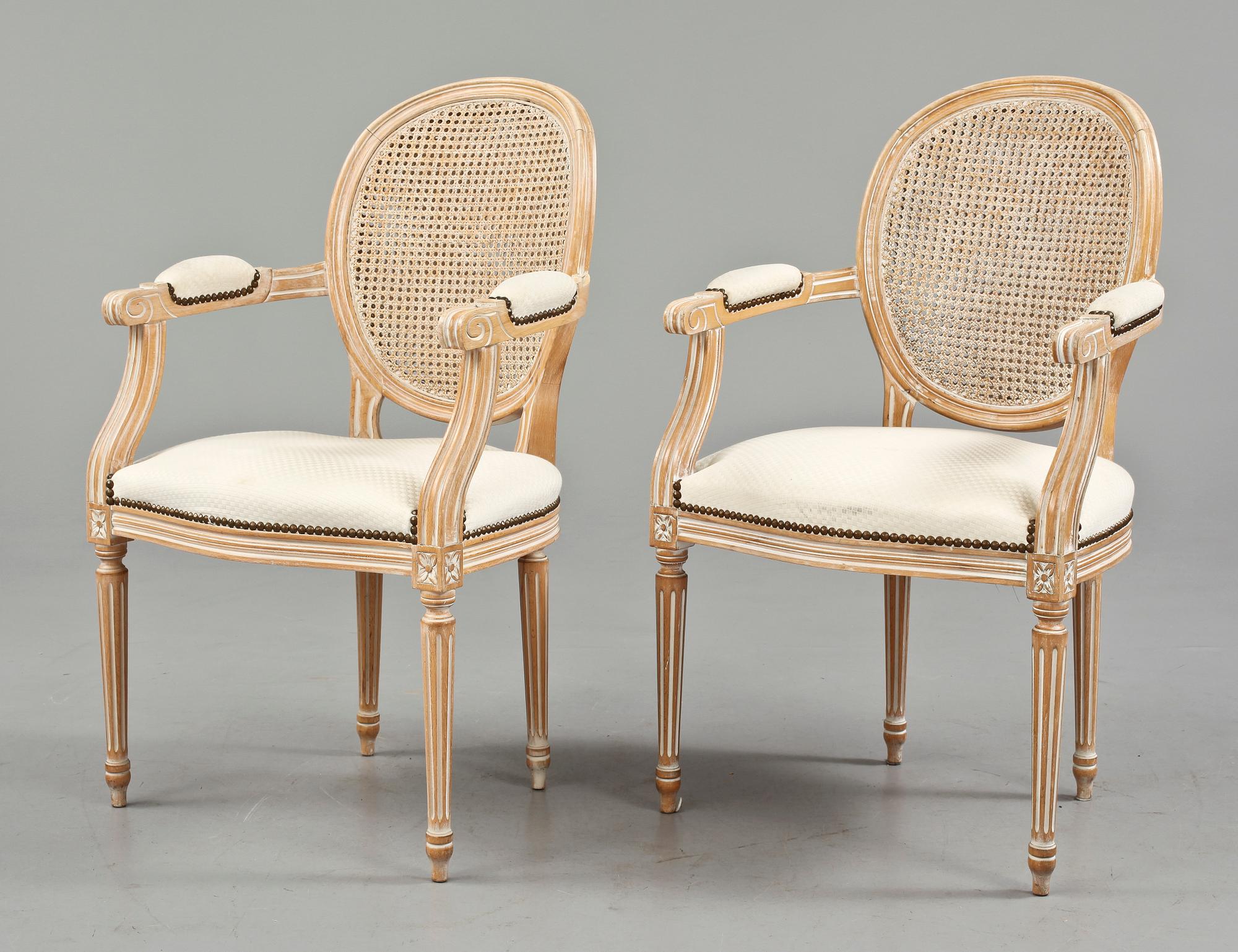 KARMSTOLAR, ett par, gustaviansk stil, 1900-talet fjärde kvartal.