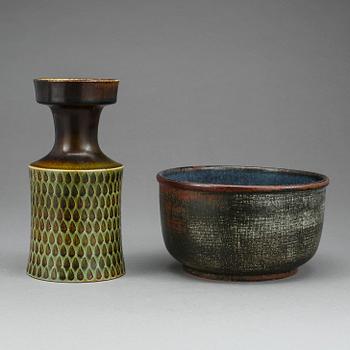 SKÅL samt VAS. Stengods. Stig Lindberg, Gustavsberg. Signerade med studiohanden.