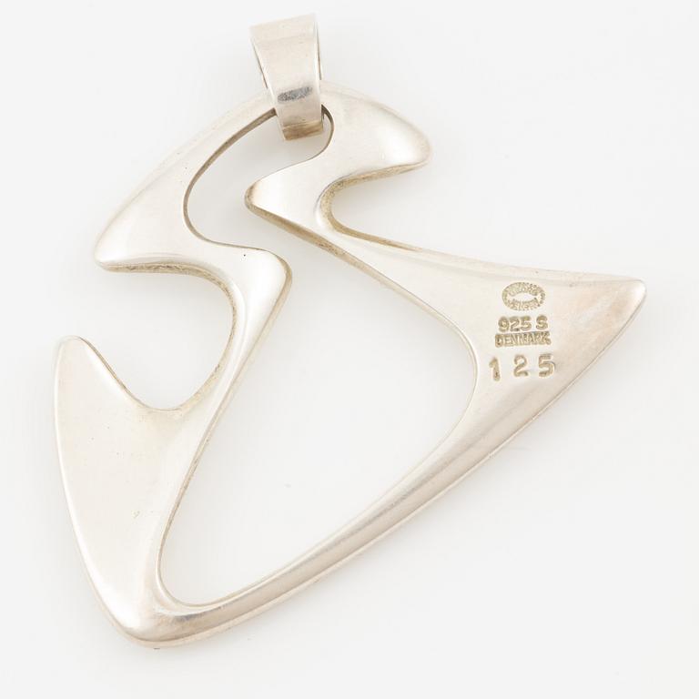 Henning Koppel, hänge  'Amoeba' silver för Georg Jensen, och brosch, silver ASA, Asa-Silver Tage Linde, Falkenberg 1956.