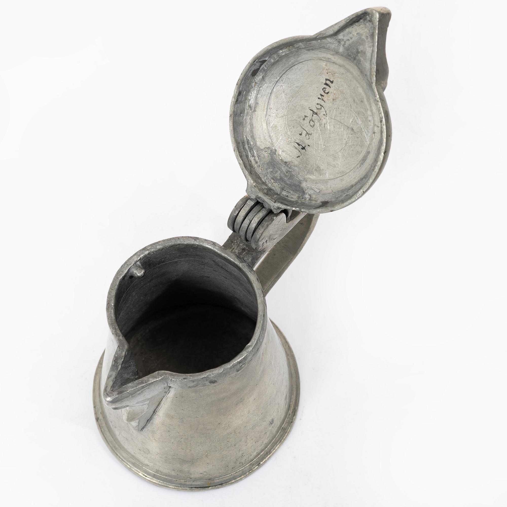 Measure vessel, pewter, half-quart by Gudmund Östling, Vimmerby, 1788 with an earlier lid.