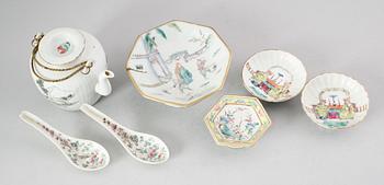 PORSLINSFÖREMÅL, 7 delar, Kina, mestadels 1800-tal.