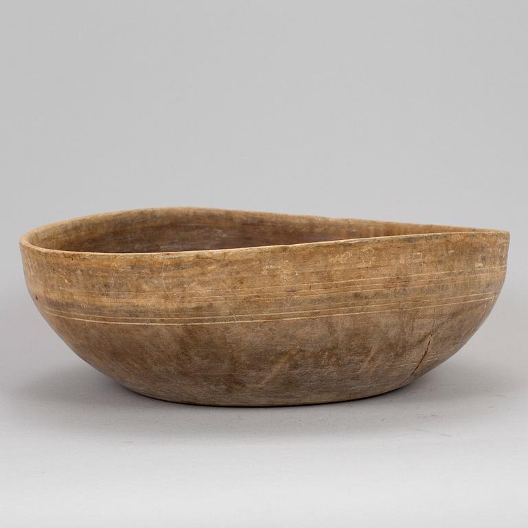 A wooden folk art bowl 19th century.