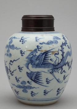 FIGURIN, KRUKA samt VAS, porslin, Kina 1900-tal.