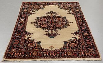 A rug, antique West Persian, possibly Feraghan/Malajir, ca 197,5 x 129,5-131 cm.