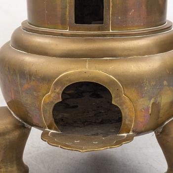 A Chinese brass stove, Qing, circa 1900.