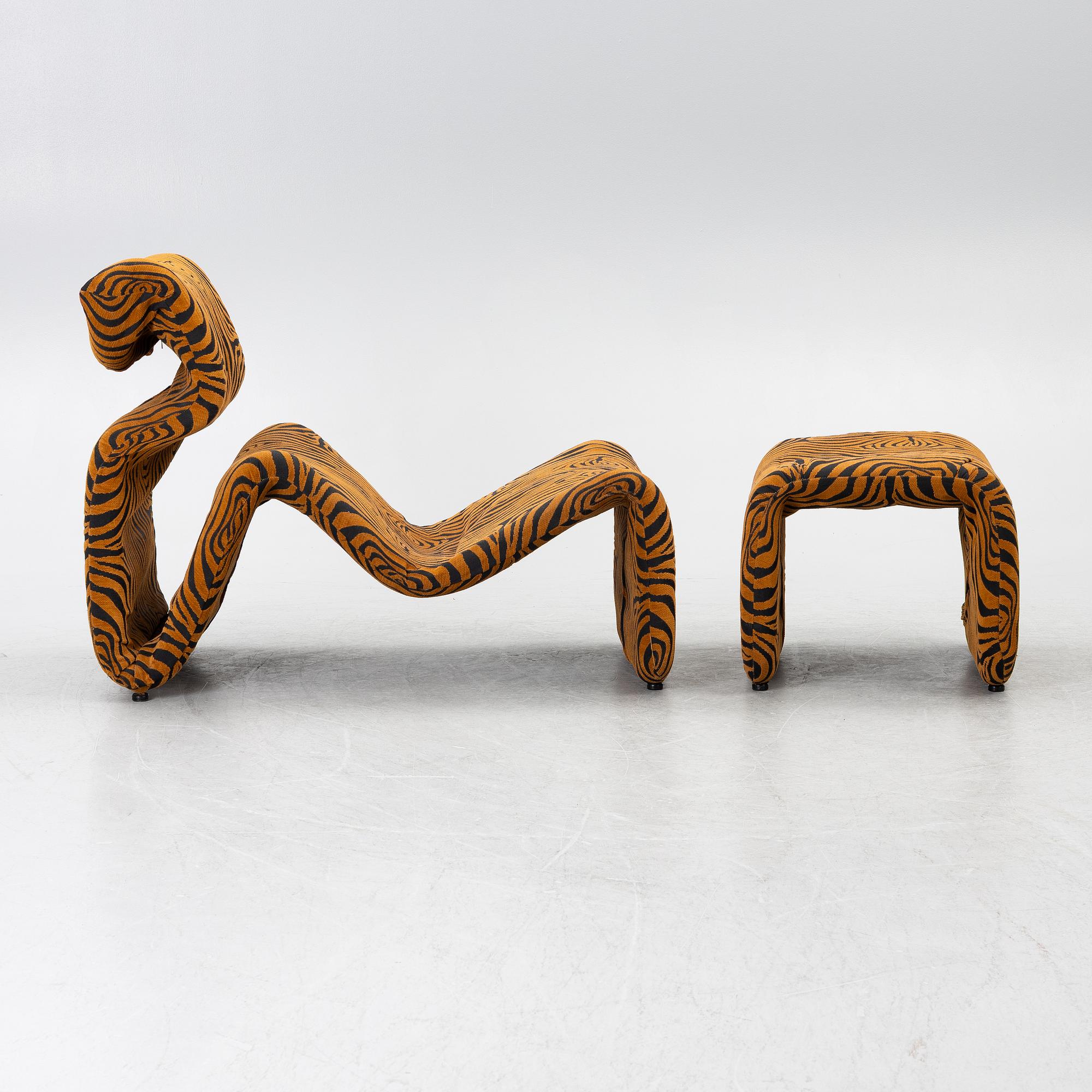 Jan Ekselius, fåtölj med fotpall, "Etcetera", JO Carlssons Möbelindustri, Vetlanda, 1970-tal.