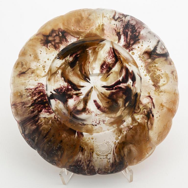 Francois-Emile Decorchemont, skål på fot, pate de verre, Frankrike, 1900-talets första hälft.