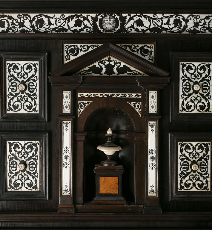 KABINETTSKÅP, barockstil, sent 1800-tal.