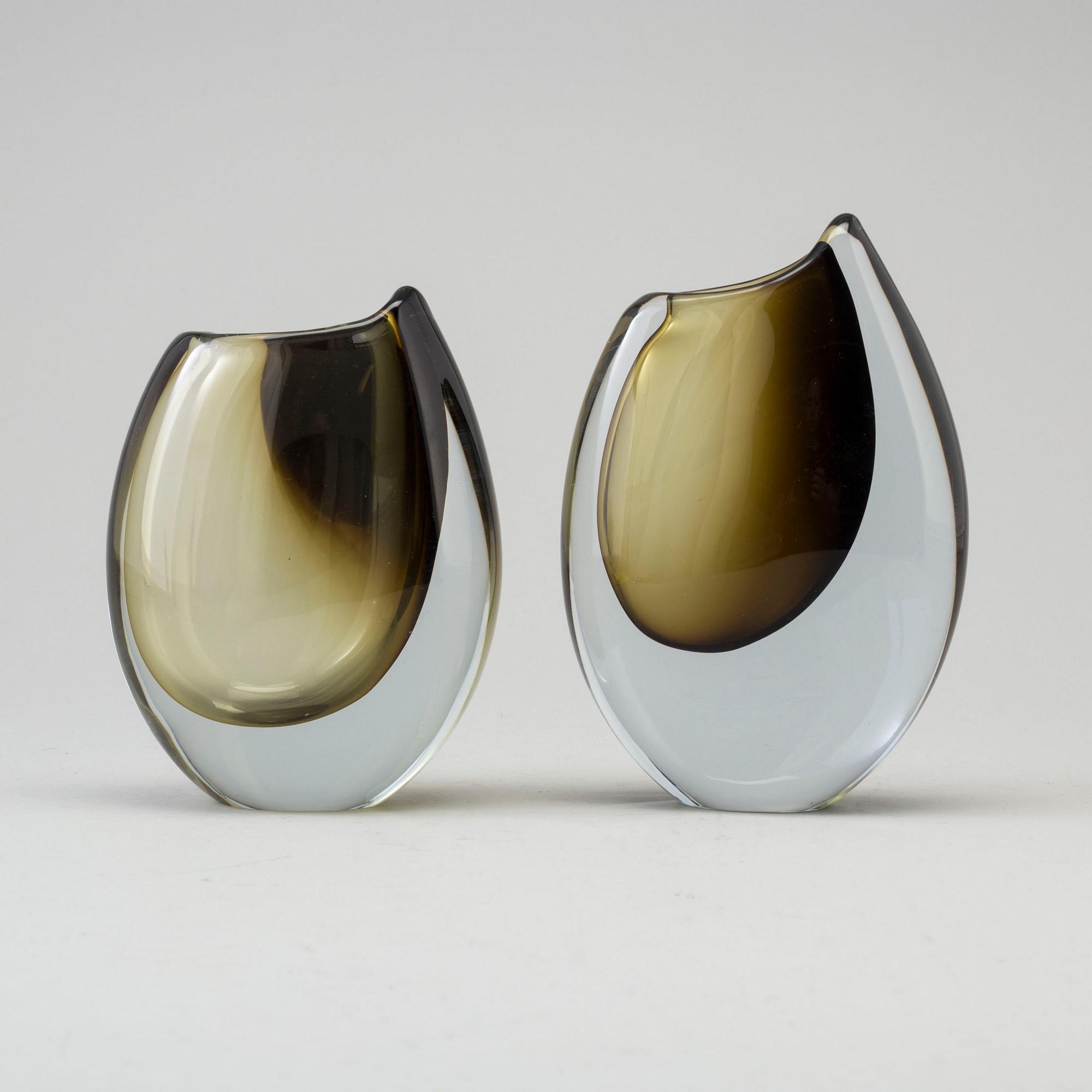 GUNNAR NYLUND, 2 glass vases, "Shark tooth", Strömbergshyttan.