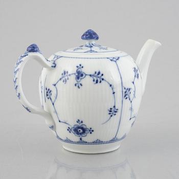 A 'Blue Fluted Plain' porcelain teapot, Royal Copenhagen, model 256, post 1923.