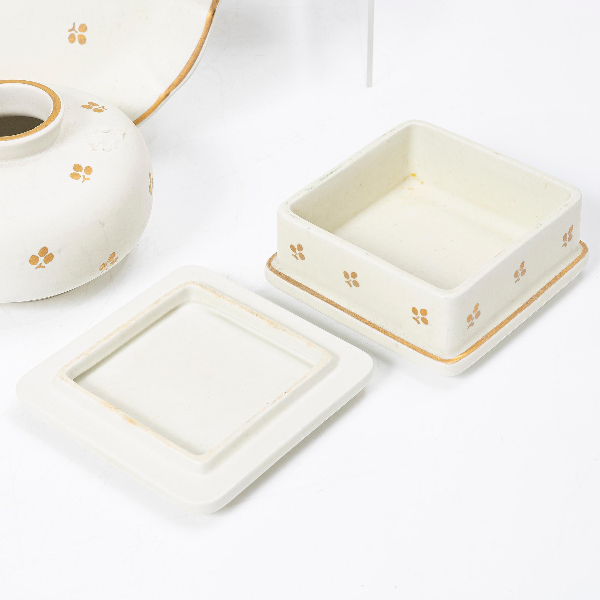 Wilhelm Kåge, a 53-piece ceramics collection 'Carrara', Gustavsberg.
